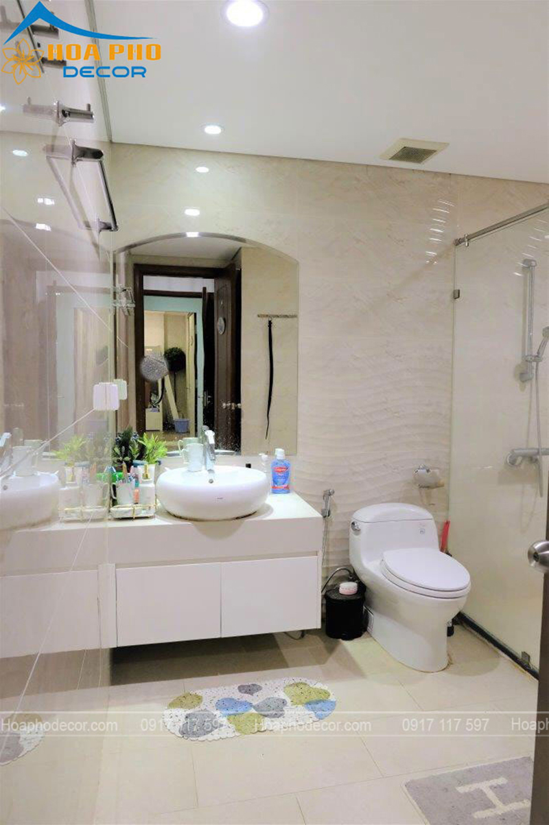 Nội thất phòng tắm sử dụng gam màu trắng ấn tượng tạo nên khuôn viên hiện đại, ấn tượng
