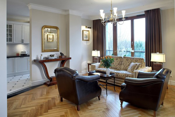 Sofa với kích thước đồ sộ là điểm nhấn cho phòng khách phong cách Art Deco