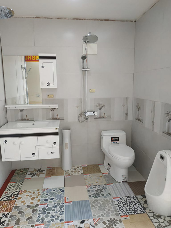 Thiết kế nhà vệ sinh nhỏ sang trọng với cách sử dụng gạch ốp tường độc đáo