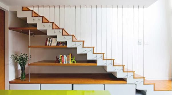 Trang trí gầm cầu thang bằng tủ sách